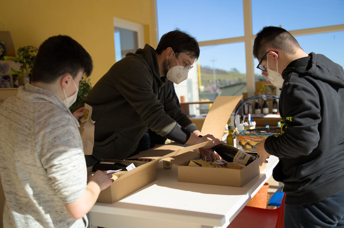 anffas-lavoro-2 Lavoro protetto - Anffas Sibillini Onlus