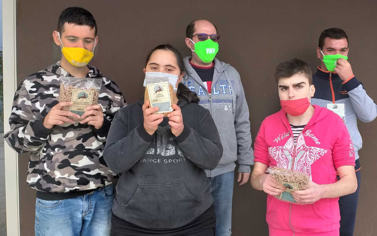 ragazzi-prodotti-anffas Tribù Anffas Sibillini e prodotti solidali